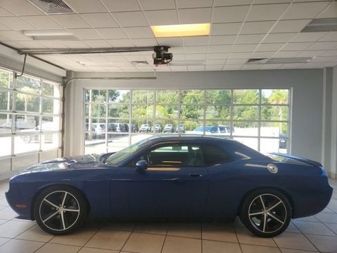 Used 2009 Dodge Challenger R/T RWD image 6
