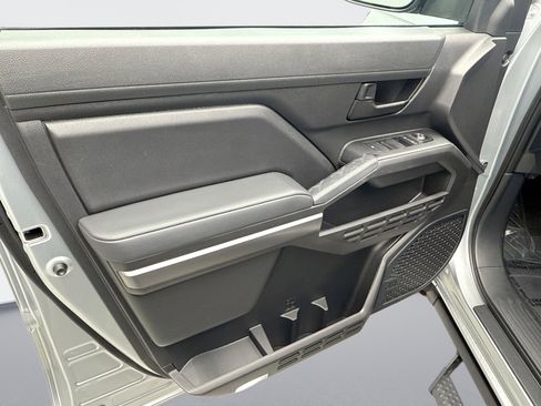 Used 2024 Toyota Tacoma SR5 image 9