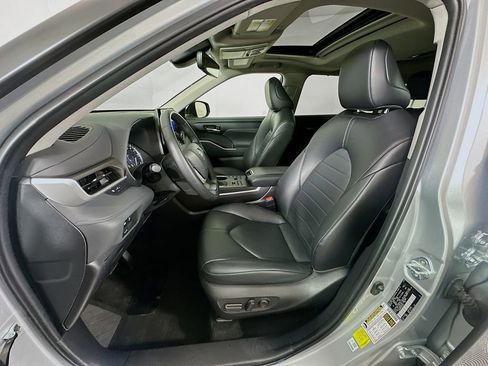 Certified 2024 Toyota Highlander XLE image 21