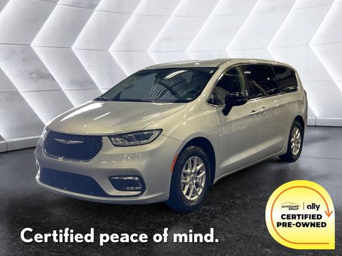 Used 2024 Chrysler Pacifica Touring-L FWD image 1