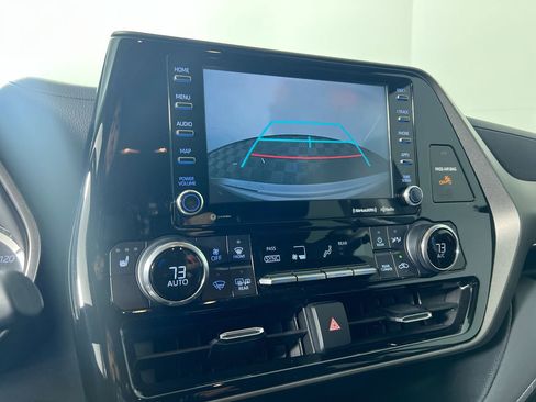 Used 2022 Toyota Highlander XLE image 25
