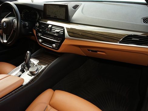 Used 2019 BMW 530i w/ Convenience Package image 11