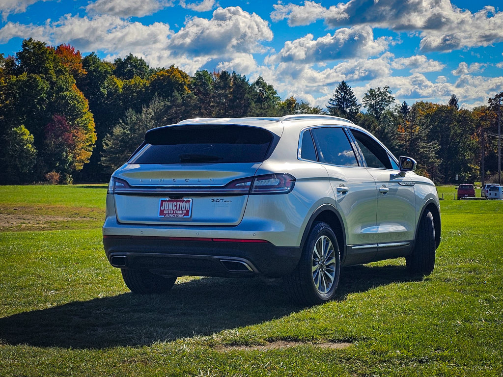 Used 2019 Lincoln Nautilus Select AWD/4WD image 3