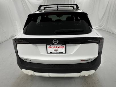 New 2026 Nissan Kicks SR w/ Cold Weather Package