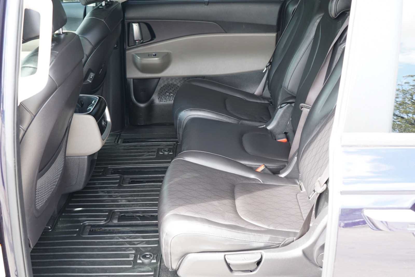 Certified 2025 Kia Carnival EX FWD image 19