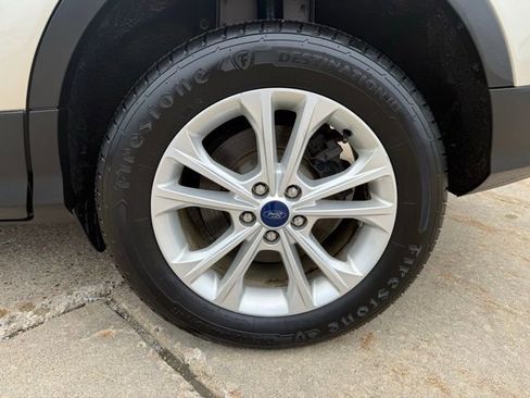 Used 2018 Ford Escape SE w/ SE Sync 3 Package image 10