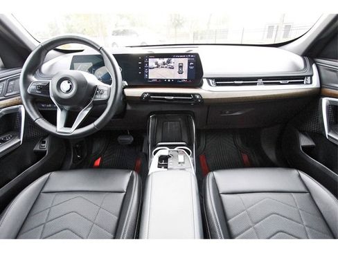 Used 2025 BMW X1 xDrive28i w/ Technology Package image 8