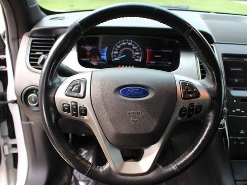 Used 2014 Ford Taurus SEL w/ Equipment Group 201A FWD image 20