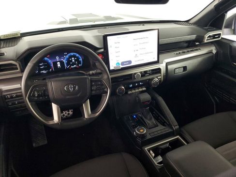 Used 2025 Toyota Tacoma TRD Sport image 16