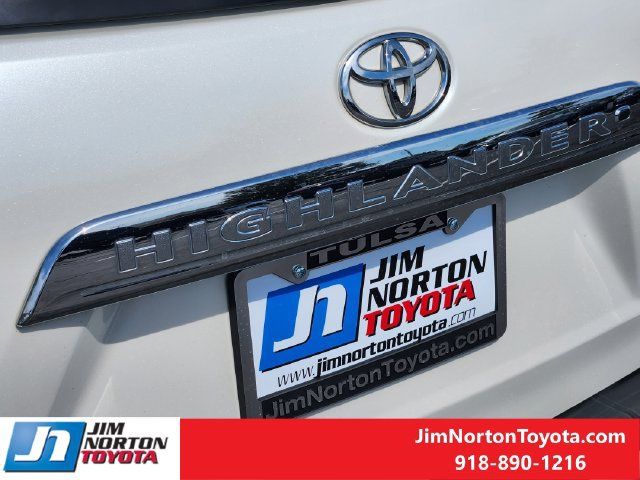 Used 2011 Toyota Highlander Limited w/ Tow Pkg AWD/4WD image 12