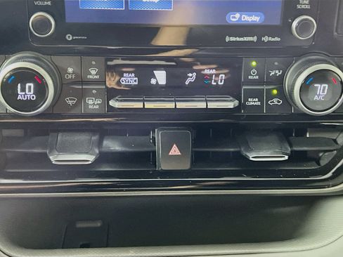 Used 2021 Toyota Highlander XLE FWD image 26