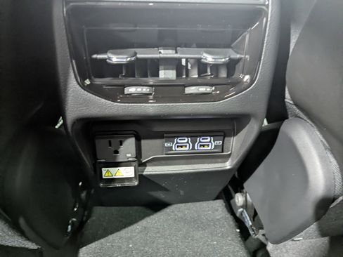 New 2025 Jeep Grand Cherokee Altitude image 12