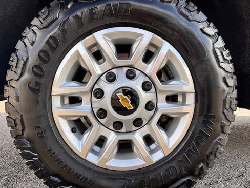 Used 2025 Chevrolet Silverado 2500 LT w/ Safety Package AWD/4WD image 31