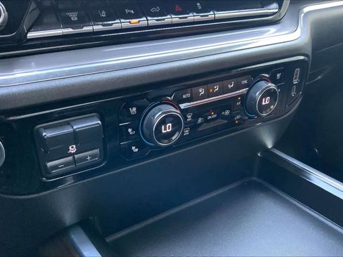 Used 2024 Chevrolet Silverado 3500 High Country image 33