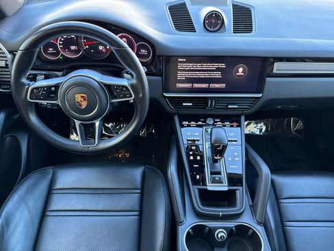 Certified 2023 Porsche Cayenne Platinum Edition image 6