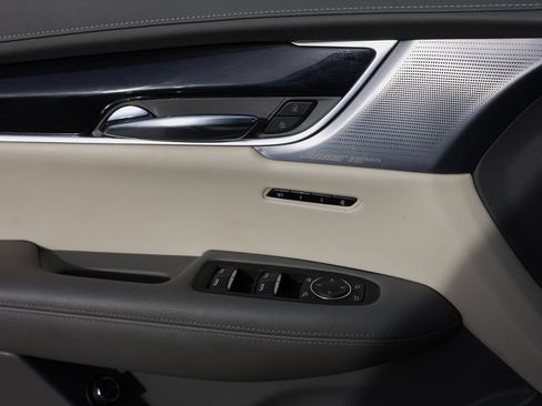 Used 2024 Cadillac XT6 Premium Luxury image 38