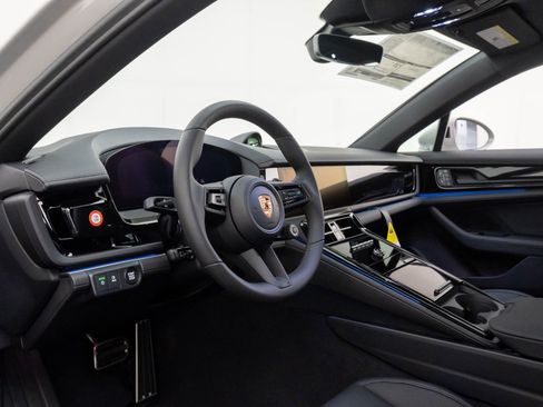 New 2026 Porsche Panamera 4 image 4