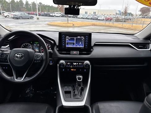 Used 2021 Toyota RAV4 XLE Premium image 16