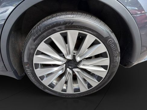 Used 2024 Tesla Model Y Long Range AWD/4WD image 22