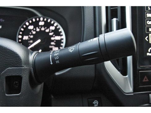 Used 2025 Nissan Frontier SV RWD image 19