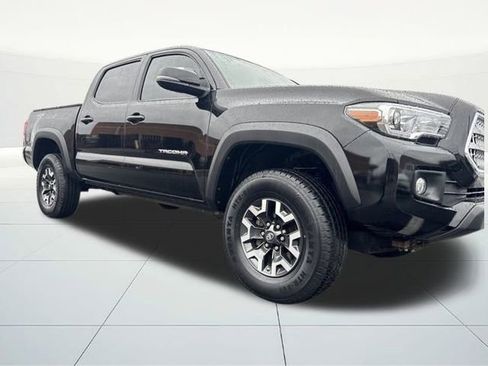 Used 2017 Toyota Tacoma TRD Off-Road image 7