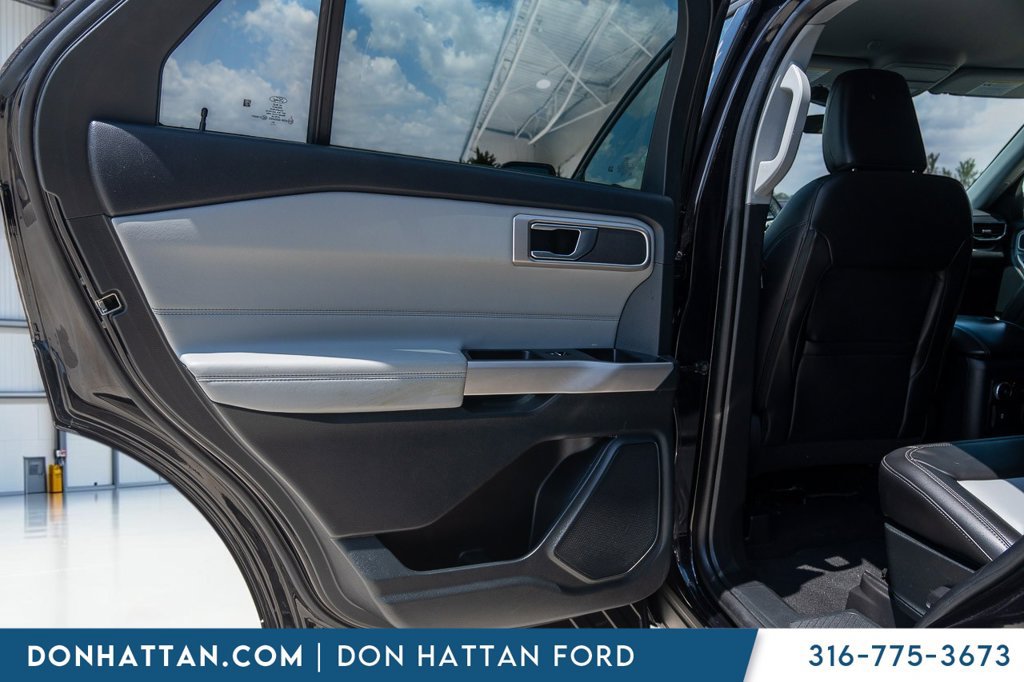 Used 2023 Ford Explorer XLT w/ Equipment Group 202A AWD/4WD image 18