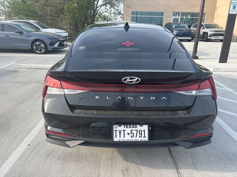 Used 2023 Hyundai Elantra SEL w/ Preferred Accessory Package image 8