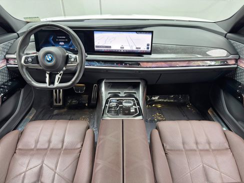 Used 2023 BMW i7 xDrive60 w/ Executive Package 2 AWD/4WD image 13