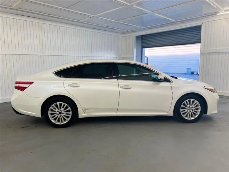 Used 2013 Toyota Avalon XLE Touring FWD image 4