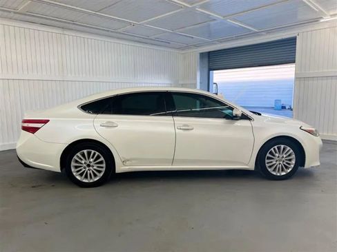 Used 2013 Toyota Avalon XLE image 4