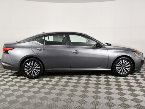Used 2024 Nissan Altima 2.5 SV FWD image 5