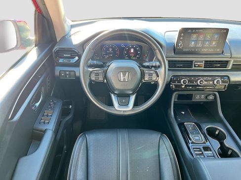 Used 2025 Honda Pilot Elite image 24