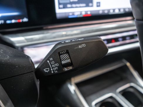 Used 2023 BMW 760i xDrive w/ Executive Package image 12