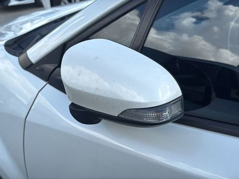 Used 2018 Toyota C-HR XLE FWD image 5
