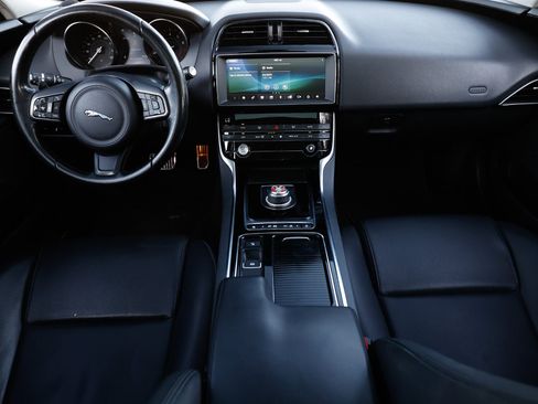 Used 2019 Jaguar XE image 2