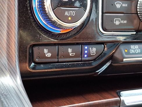 Used 2023 GMC Yukon XL Denali Ultimate AWD/4WD image 26