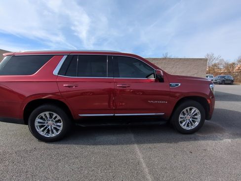 Used 2021 GMC Yukon SLT w/ SLT Luxury Plus Package image 3