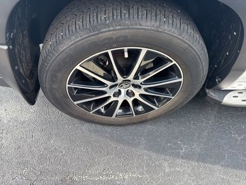 Used 2017 Toyota Highlander XLE image 15