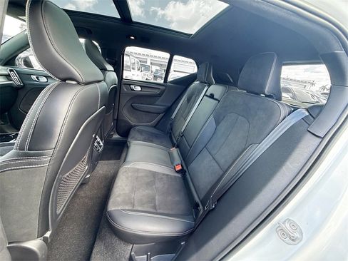 Used 2023 Volvo XC40 Recharge Plus image 27