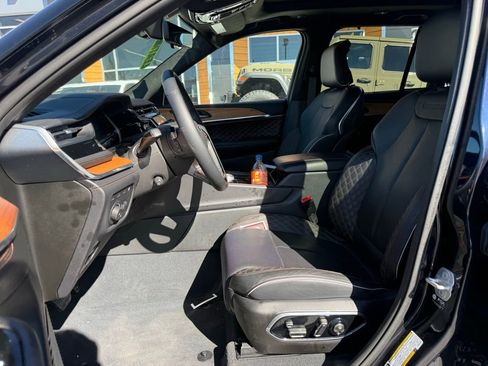 Used 2023 Jeep Grand Cherokee Summit image 12