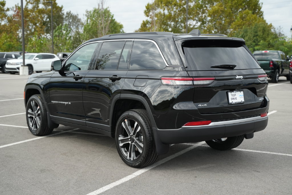 New 2027 Jeep Grand Cherokee Limited w/ MOPAR Finishing Package AWD/4WD image 5