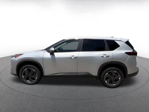 Used 2025 Nissan Rogue SV FWD image 9