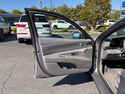 Used 2023 Hyundai Elantra SEL w/ Convenience Package FWD image 41
