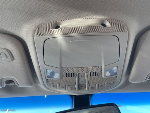 Used 2020 Lincoln Continental AWD w/ Premium Package image 23