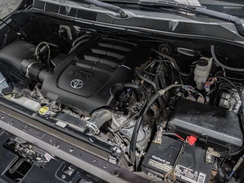 Used 2018 Toyota Tundra Limited AWD/4WD image 51