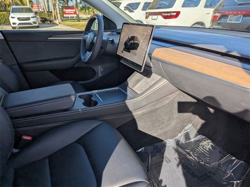 Used 2023 Tesla Model Y Long Range image 9