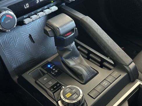Used 2024 Toyota Tacoma TRD Off-Road AWD/4WD image 18