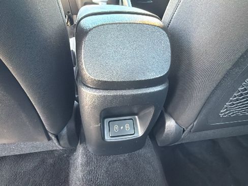 Used 2025 Hyundai Elantra SEL FWD image 14