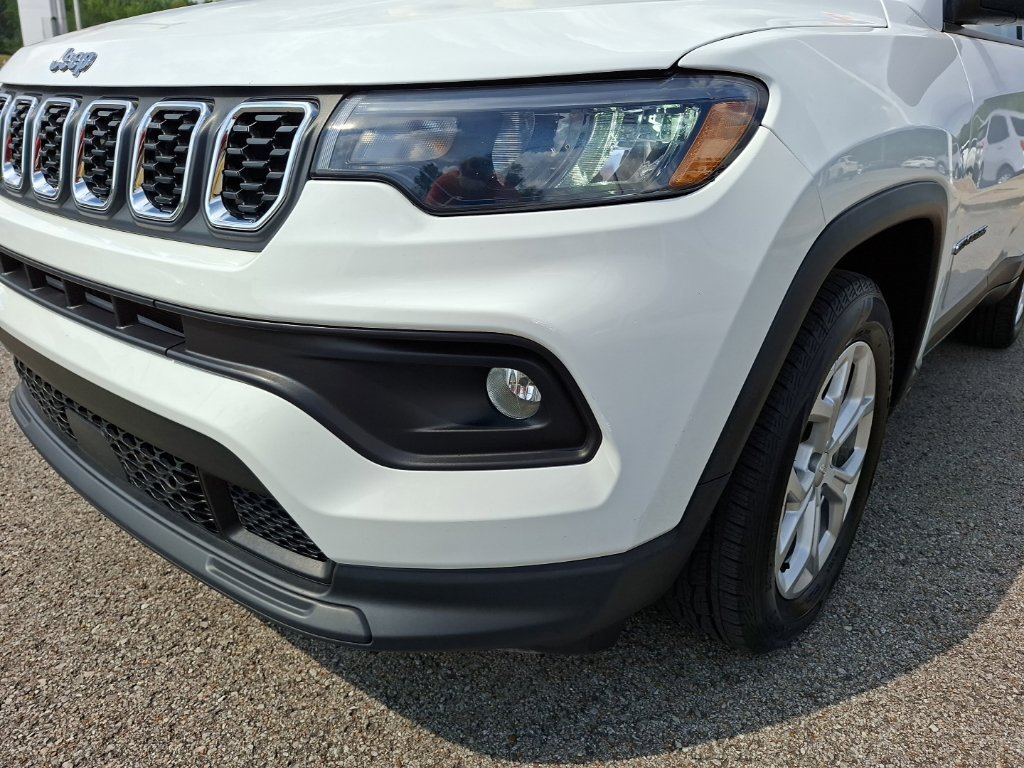 Used 2024 Jeep Compass Latitude AWD/4WD image 9
