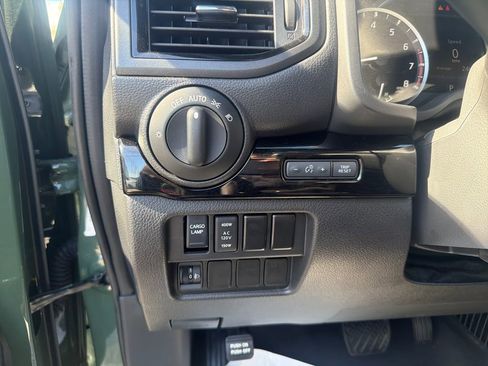 Certified 2024 Nissan Titan SV w/ SV Bronze Edition Package image 31